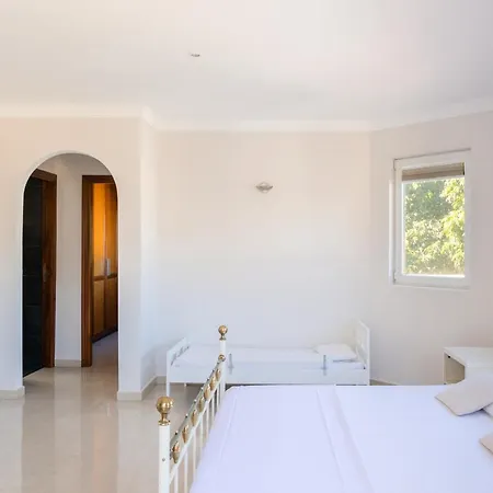 Modern With Private Pool And Mountain Views