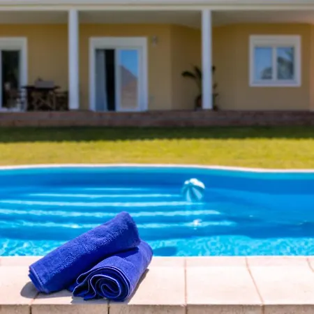 Modern With Private Pool And Mountain Views