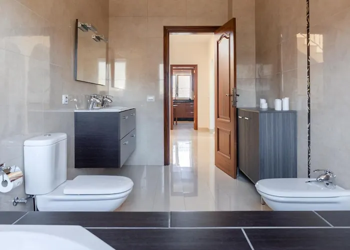 Modern With Private Pool And Mountain Views