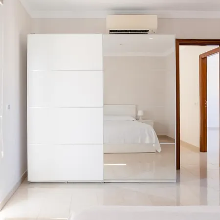 Modern With Private Pool And Mountain Views 别墅 阿罗纳