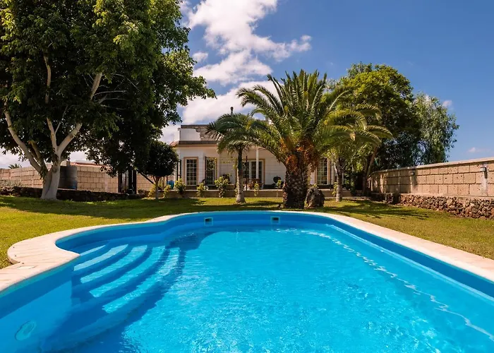 Modern With Private Pool And Mountain Views * ארונה