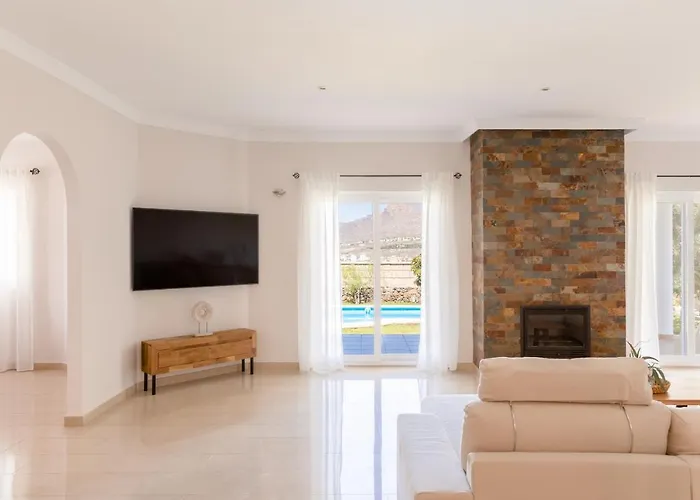 Modern With Private Pool And Mountain Views *