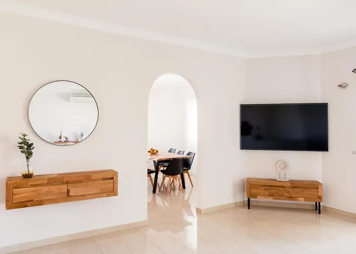 Modern With Private Pool And Mountain Views * ארונה