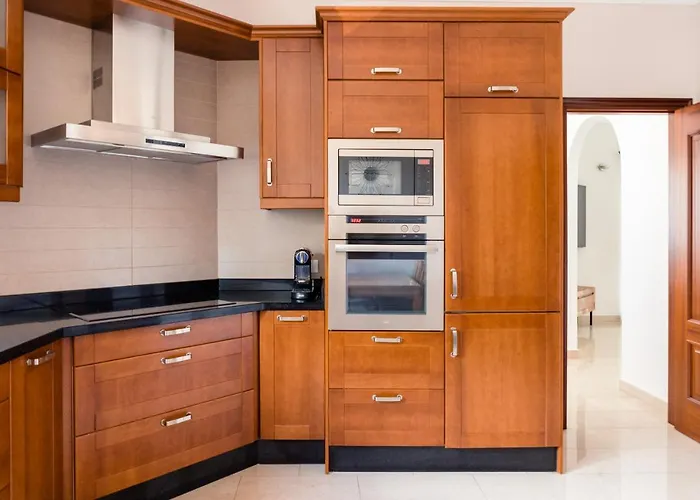 Modern With Private Pool And Mountain Views * ארונה