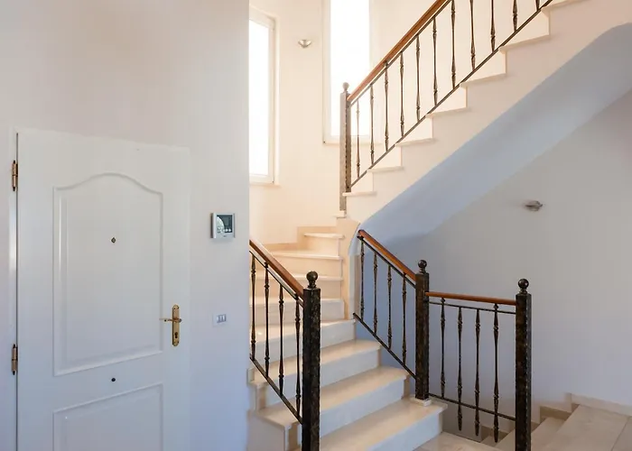 Modern With Private Pool And Mountain Views וילה