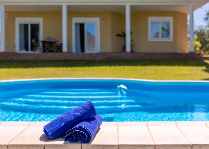 Modern With Private Pool And Mountain Views