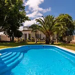 Modern With Private Pool And Mountain Views * ארונה