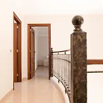 וילה Modern With Private Pool And Mountain Views ארונה