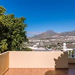 Modern With Private Pool And Mountain Views וילה