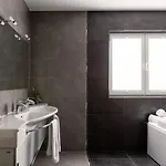 Modern With Private Pool And Mountain Views וילה