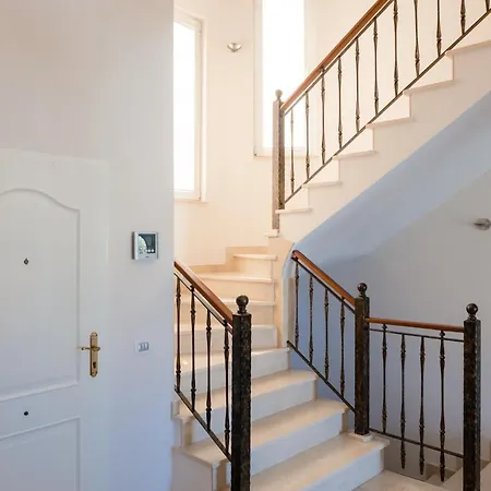 Modern With Private Pool And Mountain Views فيلة